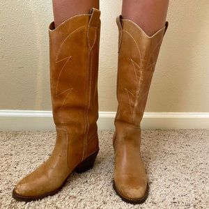 **SOLD** Woman’s Vintage 1970’s Cowboy Boot